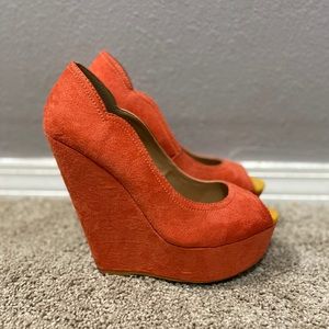 Elle Scalloped Wedge